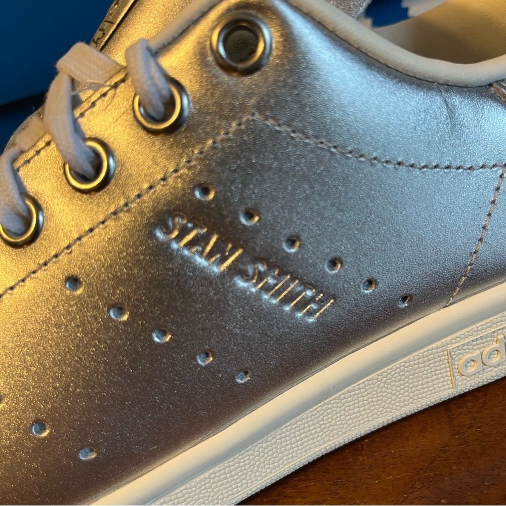 ADIDAS Women's Stan Smith Silver Shoes - Picture 5 of 10